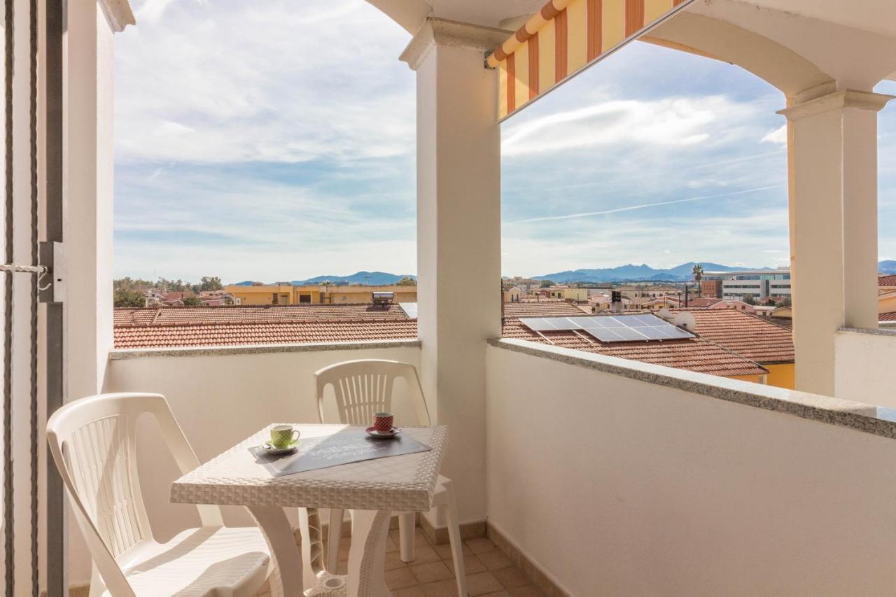 Olbia Bright Flat With Terrace & Private Parking!アパートメント エクステリア 写真
