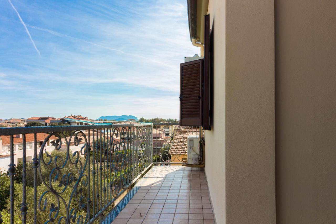 Olbia Bright Flat With Terrace & Private Parking!アパートメント エクステリア 写真