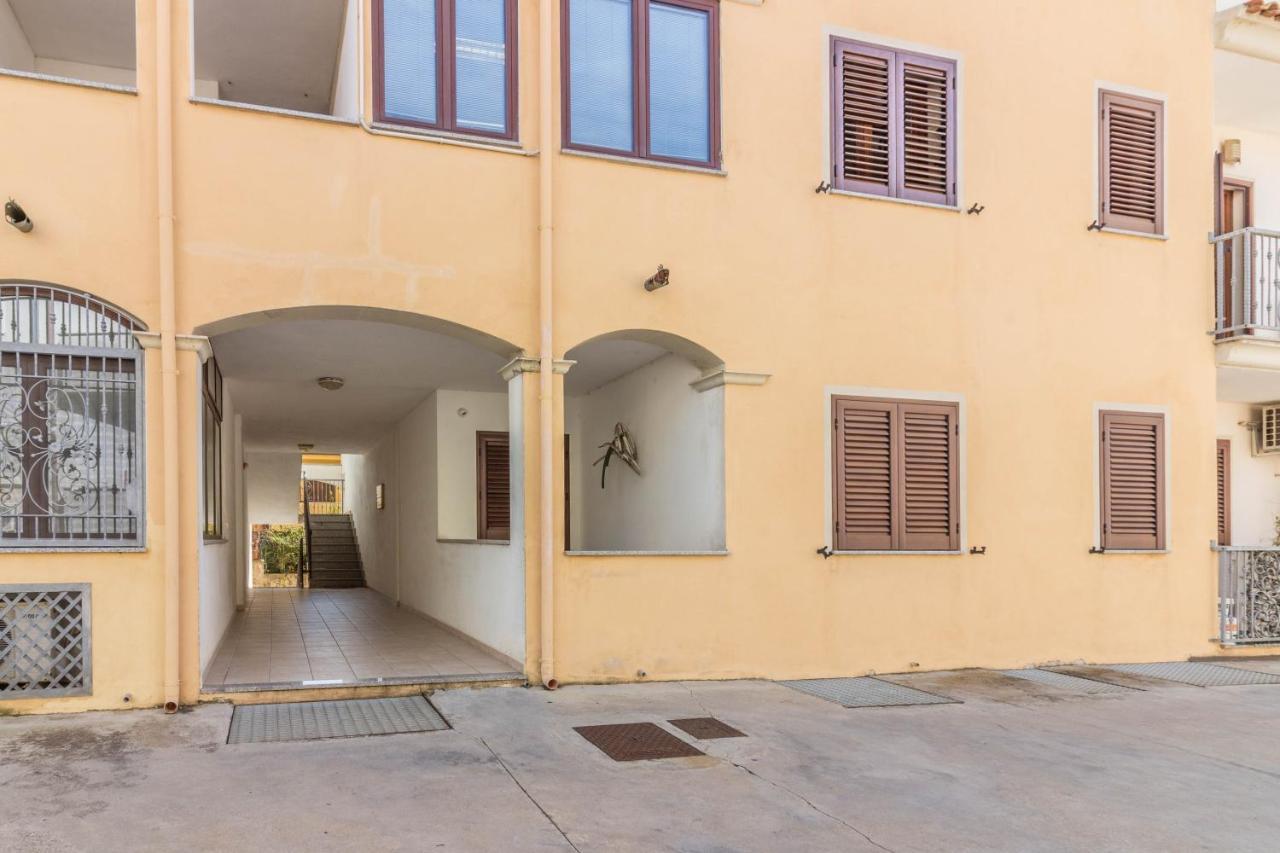 Olbia Bright Flat With Terrace & Private Parking!アパートメント エクステリア 写真