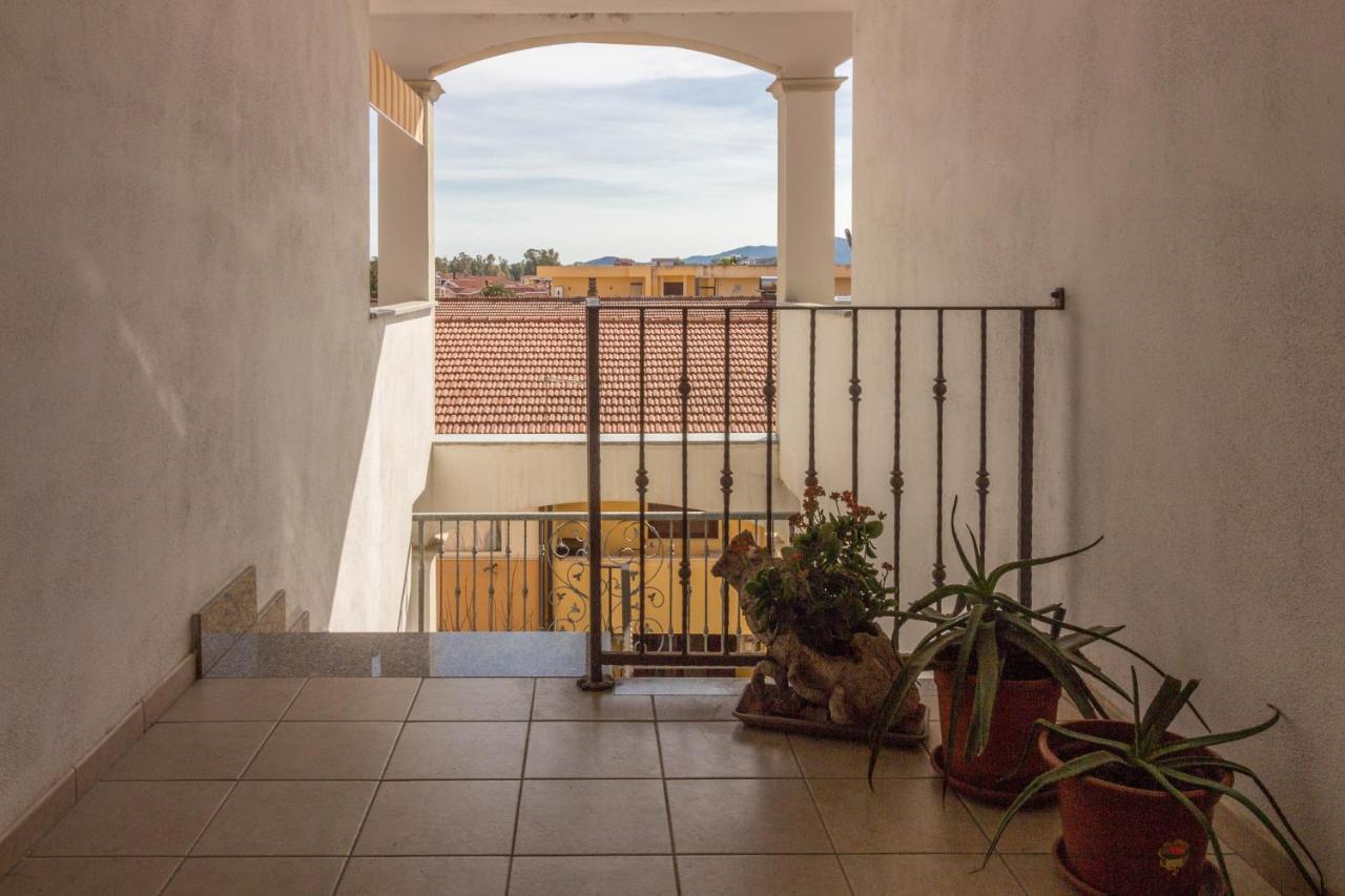 Olbia Bright Flat With Terrace & Private Parking!アパートメント エクステリア 写真